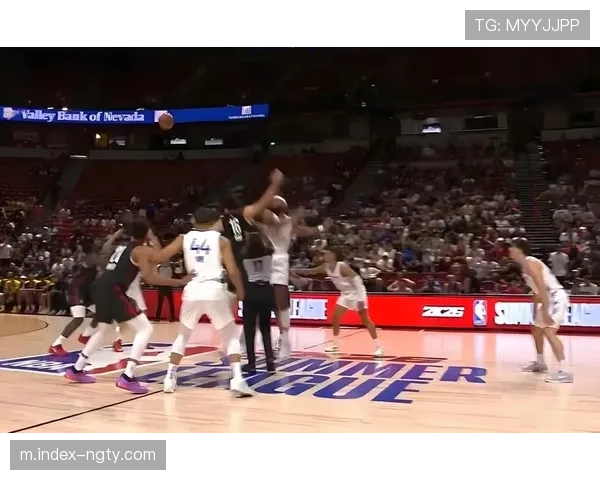 杨瀚森表现抢眼 开拓者大胜勇士20分 杨瀚森表现抢眼 开拓者大胜勇士20分