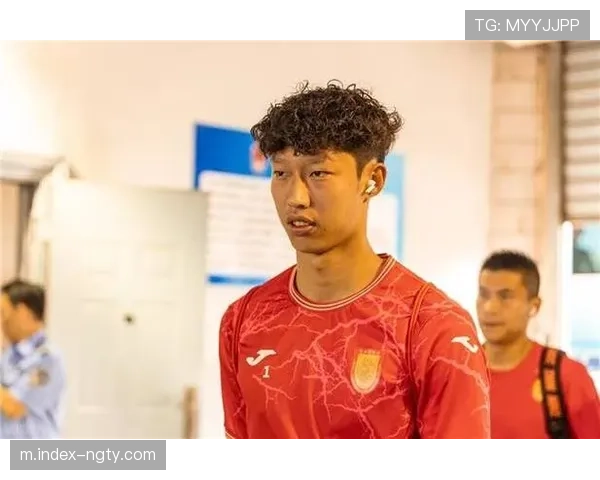 青岛西海岸年轻门将表现神勇 姚浩洋多次扑救助球队拿分